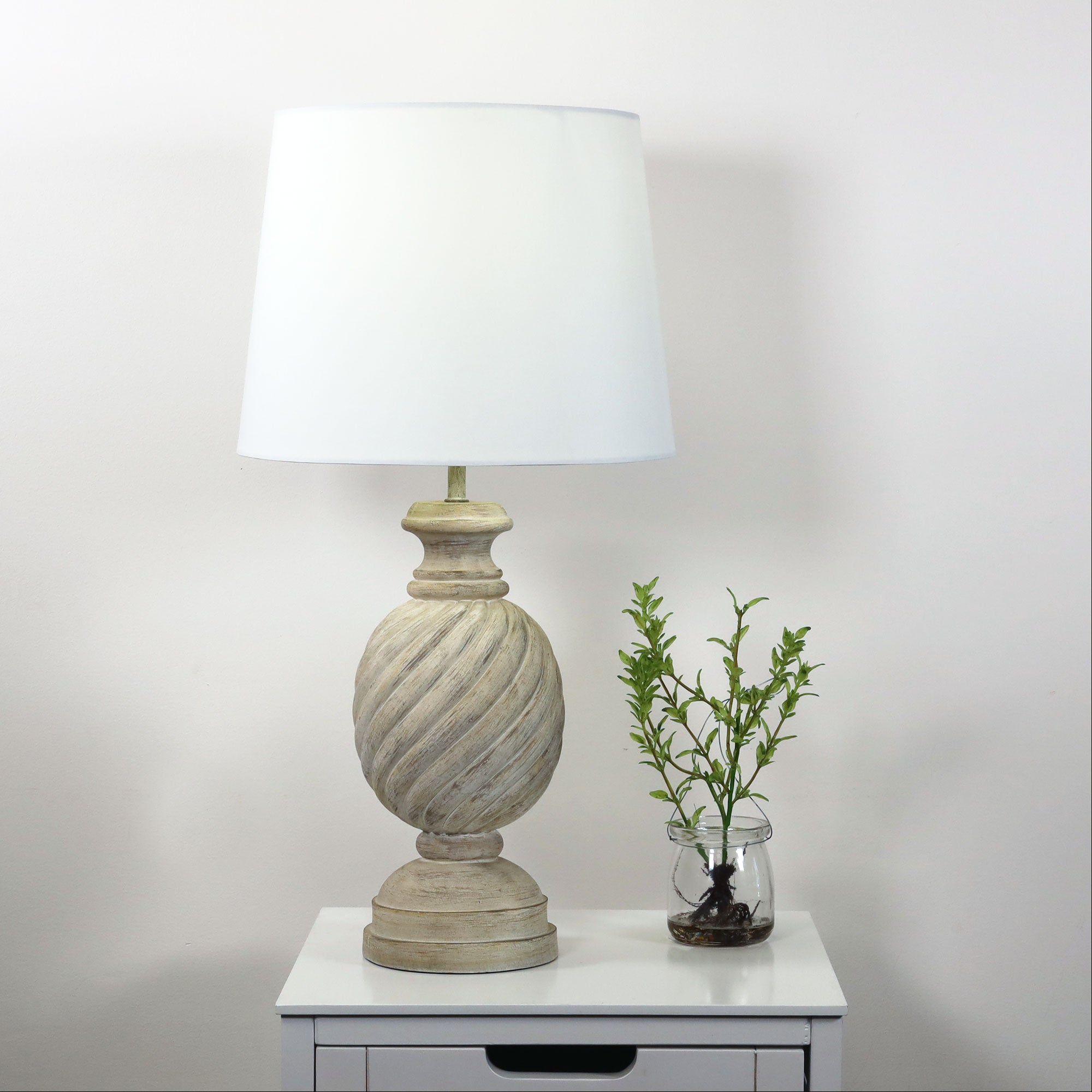 CARLISE RESIN TABLE LAMP