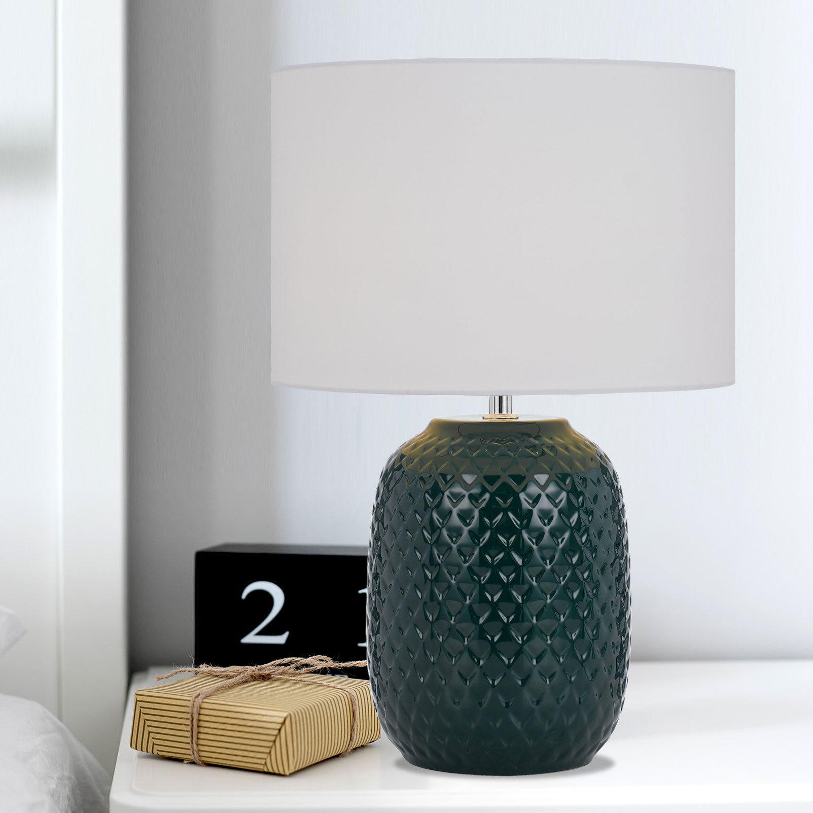 Moval Green/White Table Lamp